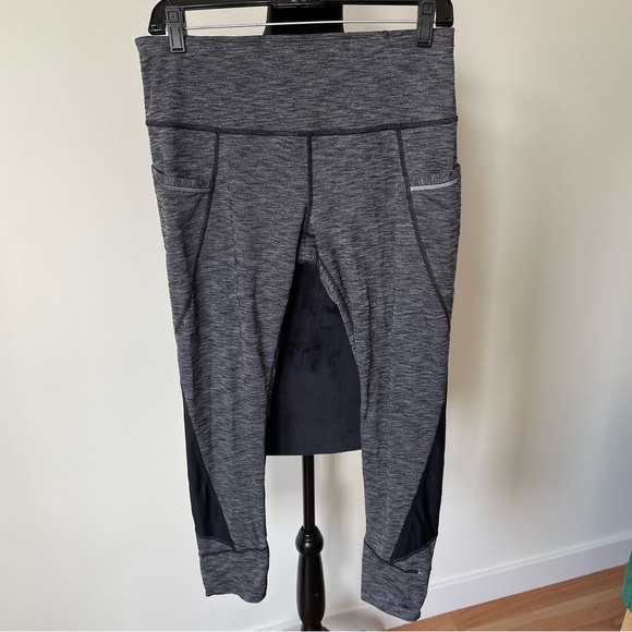 Athleta Relay Tight 2.0 Grey Heather Mid Rise Ankle Crop Pockets Leggings Size M - Picture 3 of 12